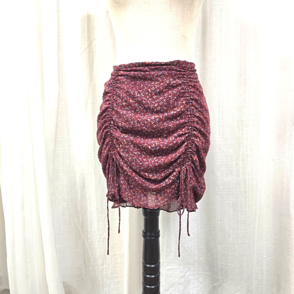 2/$30‎ Acoa Red Micro Floral Ruched Mini Skirt Womens Size M Prairie Boho